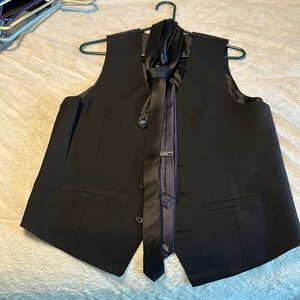 Dress vest and tie